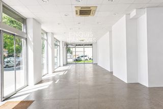 Business premise  Josep pla. Amplio local comercial de 150 m al carrer josep pla, sant antoni