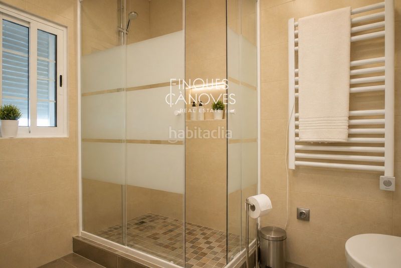 Foto 75821932-e864-406f-b73c-0a2e704bcd78. Xalet amb piscina a Sils