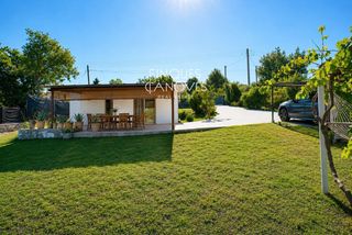 Chalet  �lber. Finca de 1.000 m con vivienda y  �rboles frutales en sils