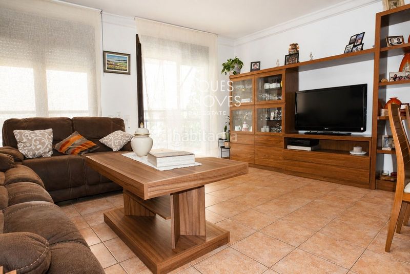 Foto dc782ea0-4392-47de-987d-cf1a2691c8a8. Casa adossada amb calefacció aparcament a Barri Vell Salt