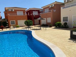 Duplex in Baños y Mendigo. Encantadora villa independiente con terraza y piscina en altaona