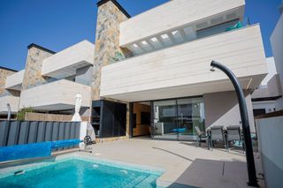 Chalet à Mar Menor golf. Villa de lujo independiente con piscina privada, sótano reformad