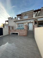 Duplex in Las Lomas de Rame-Bahía Bella. Magnífico chalet adosado con sótano, terrazas y piscina en la lo