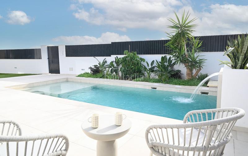 Foto b759ed68-420b-4af4-bc61-1b31d834eb92. Chalet montemar villas con piscina privada y aerotermia en altaona golf en Murcia