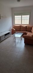 Flat in La Unión. Planta baja en edificio moderno con patio privado  excelente ubi