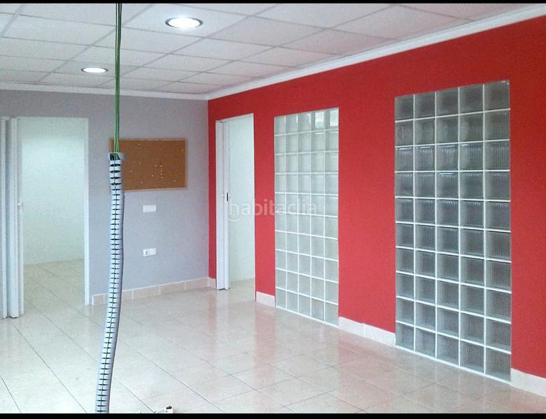 Foto f5883016-2e52-45f0-b77d-a3d4632f5ee7. Oficina a carrer michalovce 53 a El Pilar Villarreal / Vila - real