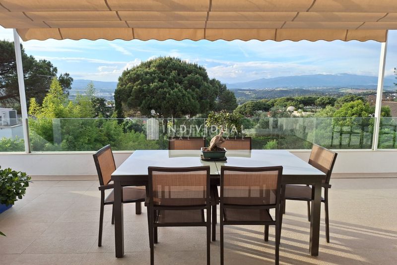 Foto e527cb75-4d43-4141-944c-563892cc57b8. Casa amb xemeneia calefacció aparcament piscina a Vallromanes