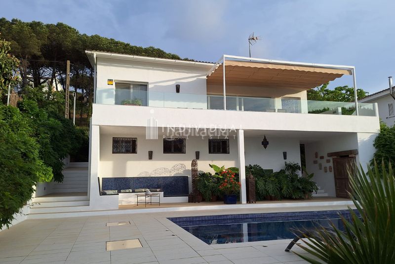 Foto e73eecfa-b7eb-4f54-9d3e-86ca912cf2bd. Casa amb xemeneia calefacció aparcament piscina a Vallromanes