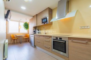 Flat in Tordera. Impecable piso exterior con balcón y chimenea en el centro de to