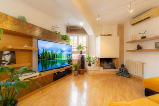 Appartamento in Tordera. Impecable piso exterior con balcón y chimenea en el centro de to