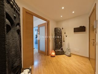 Appartement à Tordera. Impecable piso exterior con balcón y chimenea en el centro de to