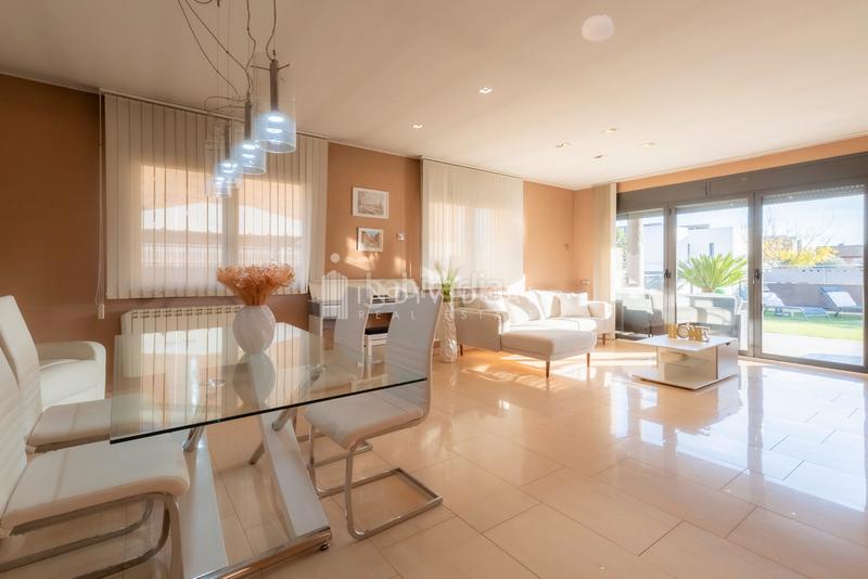 Foto 3421c325-3c19-4906-90c2-1ca7d6d21947. Haus mit heizung parking pool in Canovelles