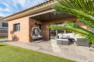 Casa en Canovelles. Casa a cuatro vientos con piscina en canovelles