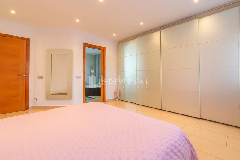 Foto 4955475e-e3d6-4129-b834-711e6a8dc616. Haus mit heizung parking pool in Canovelles