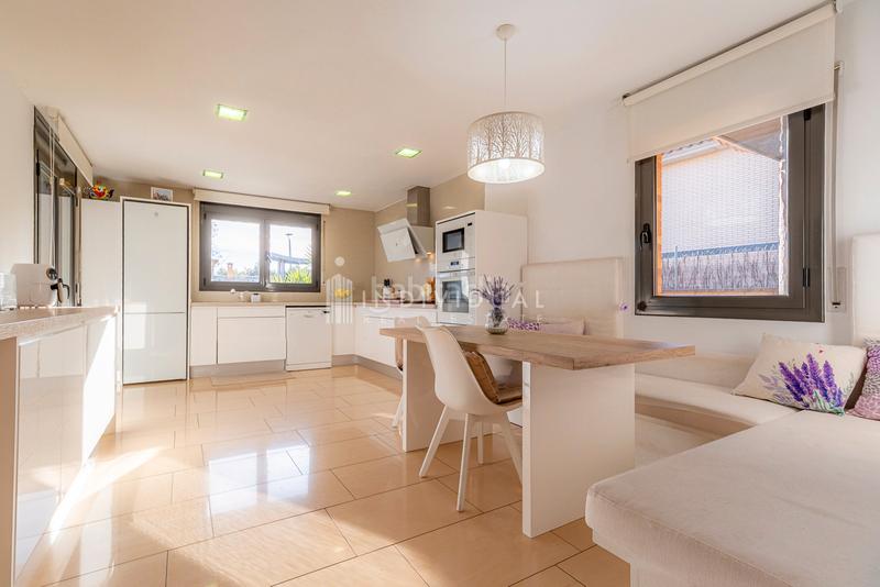 Foto aa84d1af-7e0d-451a-adcb-88459589c060. Haus mit heizung parking pool in Canovelles