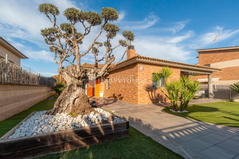 Foto f761c2f0-ff27-42f2-b4ab-07d389dc7d3c. Haus mit heizung parking pool in Canovelles