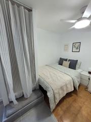 Affitto Appartamento in Carrer de sant fermí 28. Piso compartido - habitación