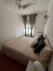 Rent Flat in Carrer de san carlos 83. Piso compartido/habitacion