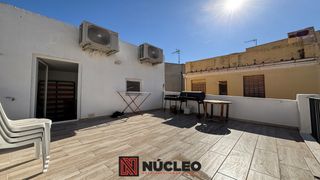 Xalet  Carrer sant agustí. Versatilidad, luminosidad y gran potencial de inversión en burri