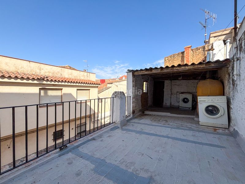 Foto 03e02fd4-e34f-47d9-8954-2387f8b36576. Casa aparellada a Coves de Vinromà (les)