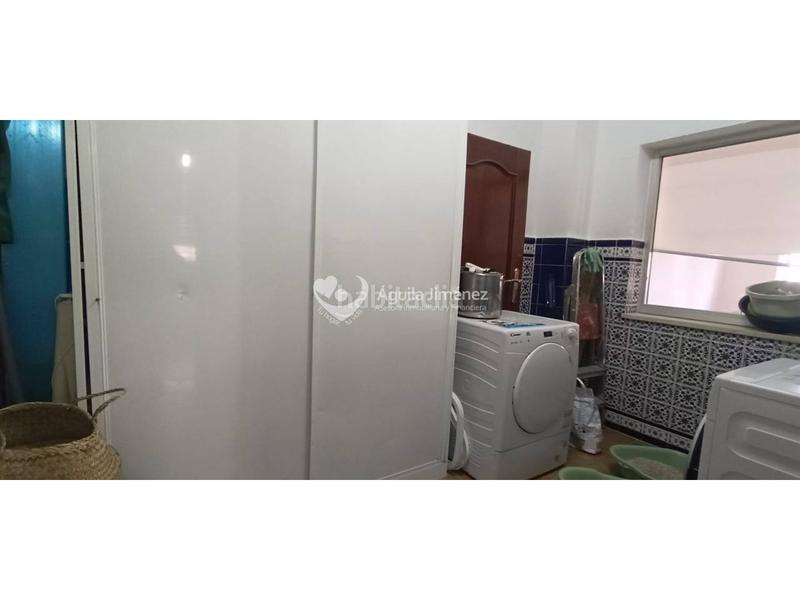 Foto b1ca3a3c-5d6a-4c56-9560-5c8f5ab54722. Semi detached house with heating in La Paz Alcalá de Guadaira