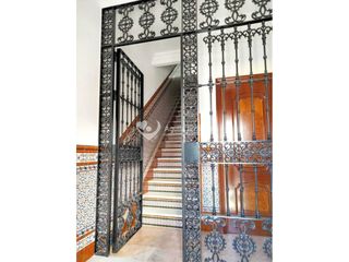 Casa en La Paz. Vivienda con local de 172 m2 en planta baja