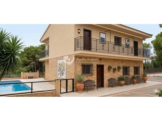 Masia en Los Molinos. Venta de villa r�stica en los molinos, con un olivar de 11.776 m