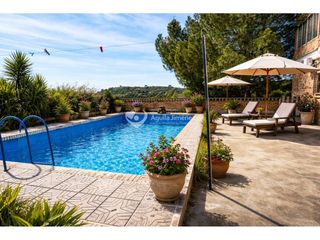 Masia en Los Molinos. Venta de villa r�stica en los molinos, con un olivar de 11.776 m