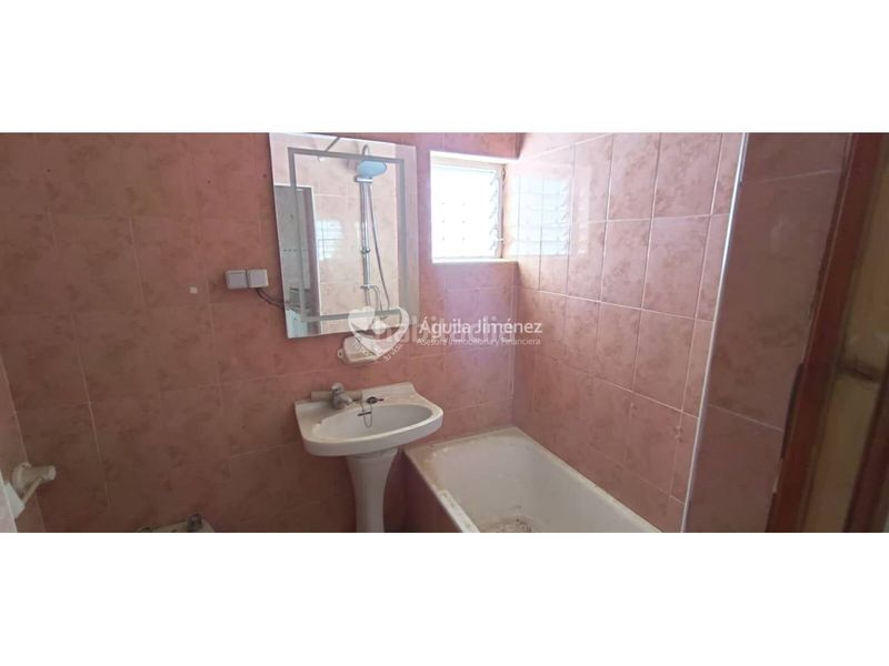 Foto 33db0104-4ed3-4b02-bb68-f206c25dd7ef. Casa en calle rábida 25 casa en venta en campo de las beatas. contiene imágenes mejoradas con ia en Alcalá de Guadaira