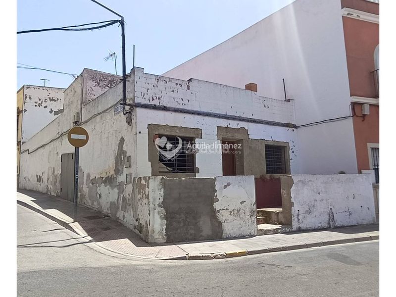 Foto 3799198a-7205-4fb2-86d3-125645bfa2d1. Casa en calle rábida 25 casa en venta en campo de las beatas. contiene imágenes mejoradas con ia en Alcalá de Guadaira