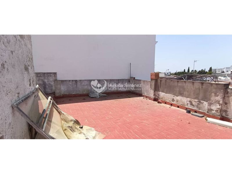 Foto a8b96c55-54d6-4c2f-9d5d-0c845645097d. Casa en calle rábida 25 casa en venta en campo de las beatas. contiene imágenes mejoradas con ia en Alcalá de Guadaira