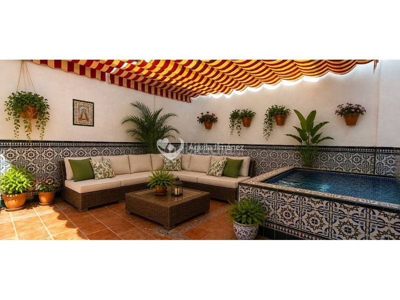 Foto 1b7c1705-3a6e-48da-a738-a8c3c9ed4277. Casa adosada venta de gran casa en Oromana, para dos familias. contiene imágenes generadas con ia en Alcalá de Guadaira