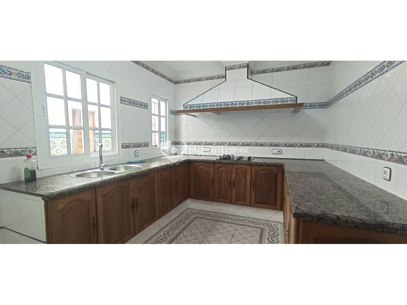 Foto 33bc7955-15e9-4854-8945-359632bfb0b5. Casa adosada venta de gran casa en Oromana, para dos familias. contiene imágenes generadas con ia en Alcalá de Guadaira
