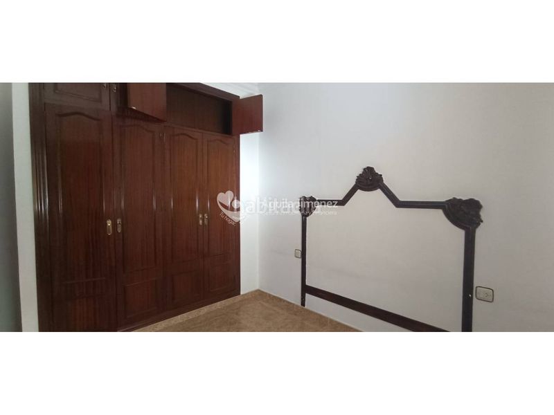 Foto 602f3351-3cfb-420f-adac-33e88ccf2c7d. Casa adosada venta de gran casa en Oromana, para dos familias. contiene imágenes generadas con ia en Alcalá de Guadaira