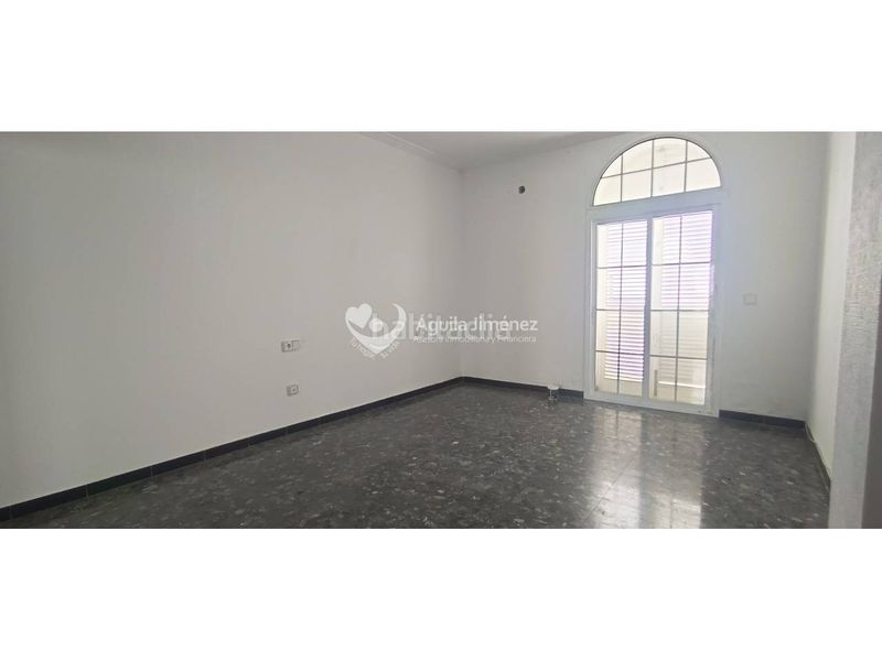 Foto 3cff67f2-478f-4752-a6d0-8324732befae. Casa adosada venta de casa adosada en Nueva Alcalá, alcalá de guadaíra contiene imágenes generadas con ia en Alcalá de Guadaira