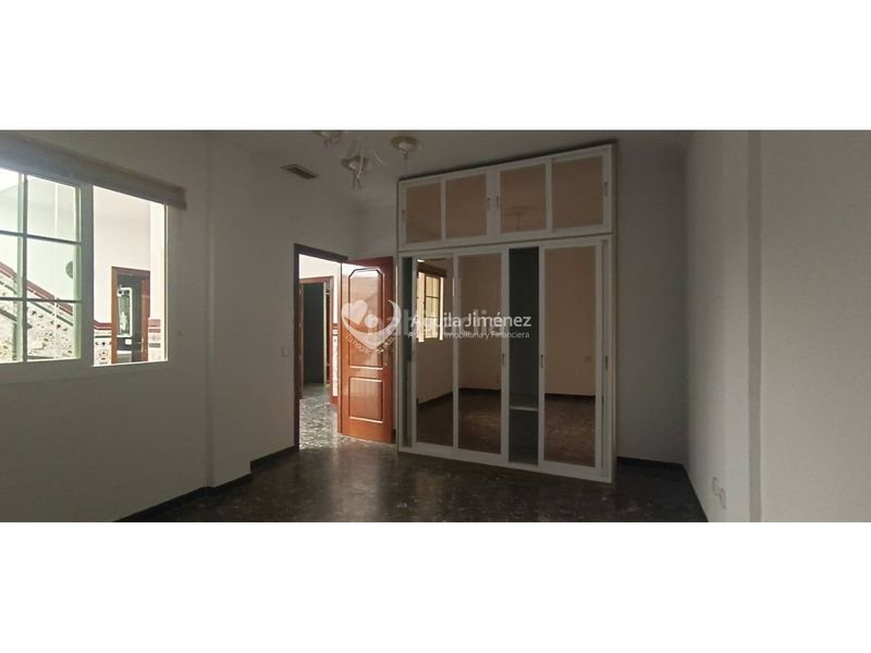 Foto 4bb32d13-25b6-4e55-8c71-4a6fd9f7ec75. Casa adosada venta de casa adosada en Nueva Alcalá, alcalá de guadaíra contiene imágenes generadas con ia en Alcalá de Guadaira