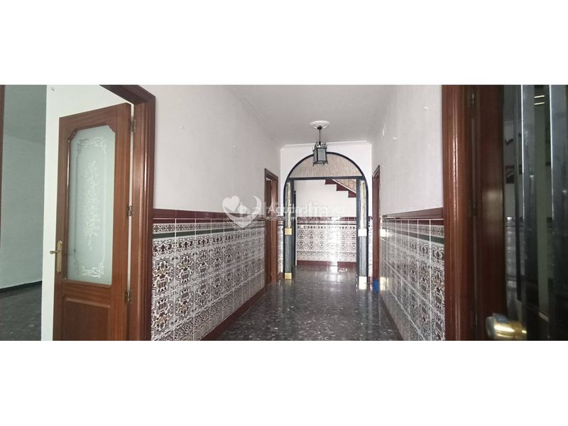 Foto 586fe8d2-b9ce-4005-b05c-593e8a63c020. Casa adosada venta de casa adosada en Nueva Alcalá, alcalá de guadaíra contiene imágenes generadas con ia en Alcalá de Guadaira