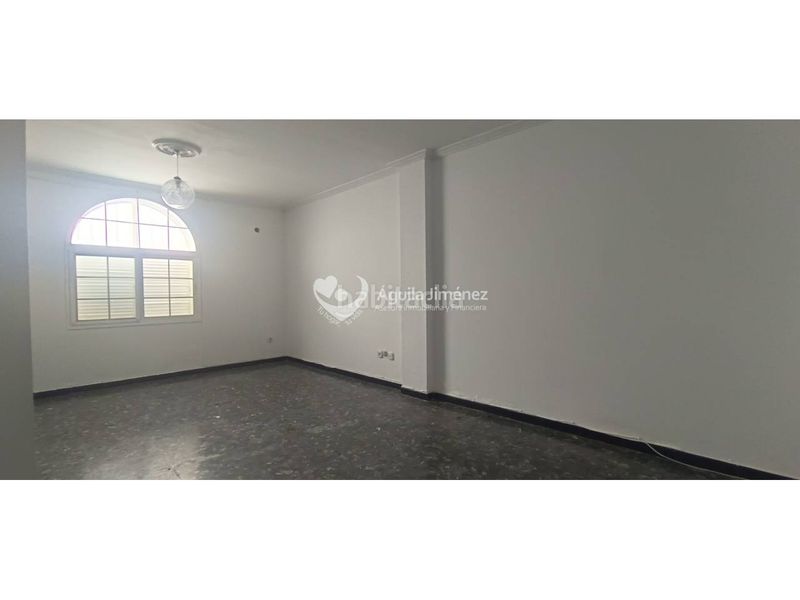 Foto b931a78a-a6a3-475e-a216-8b047f487d2f. Casa adosada venta de casa adosada en Nueva Alcalá, alcalá de guadaíra contiene imágenes generadas con ia en Alcalá de Guadaira