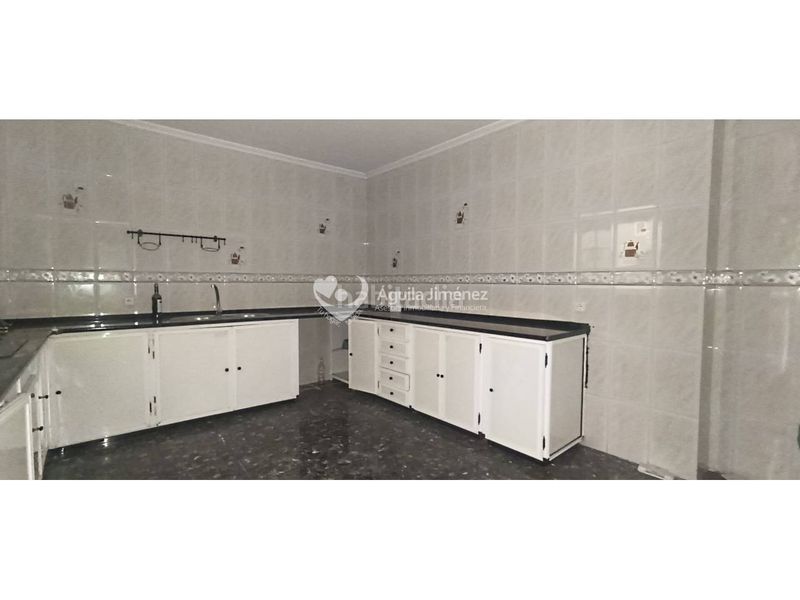 Foto cea52daa-4338-4398-8965-0195f67cfd2f. Casa adosada venta de casa adosada en Nueva Alcalá, alcalá de guadaíra contiene imágenes generadas con ia en Alcalá de Guadaira