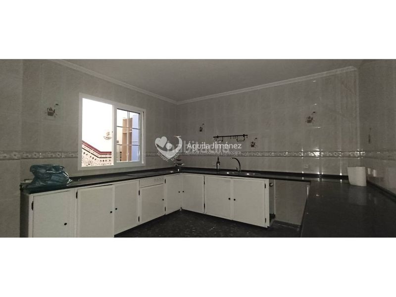 Foto dc3430f3-79b6-4267-8bdf-5068107e2fbe. Casa adosada venta de casa adosada en Nueva Alcalá, alcalá de guadaíra contiene imágenes generadas con ia en Alcalá de Guadaira