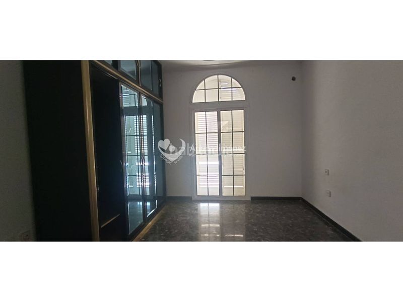 Foto ed5566c2-8a50-446a-b396-b481640ba81c. Casa adosada venta de casa adosada en Nueva Alcalá, alcalá de guadaíra contiene imágenes generadas con ia en Alcalá de Guadaira