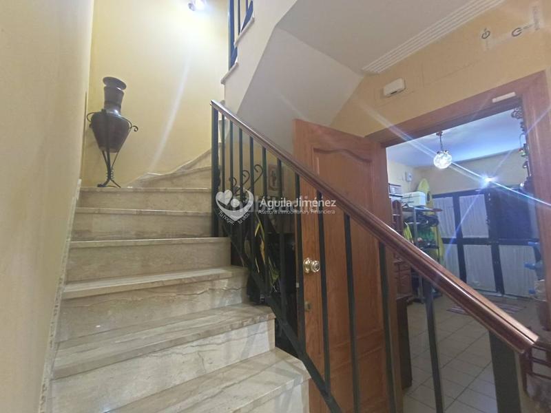 Foto b2a9d969-e866-42c8-88d9-0d80da408ec2. Semi detached house with heating parking in Nueva Alcalá Alcalá de Guadaira