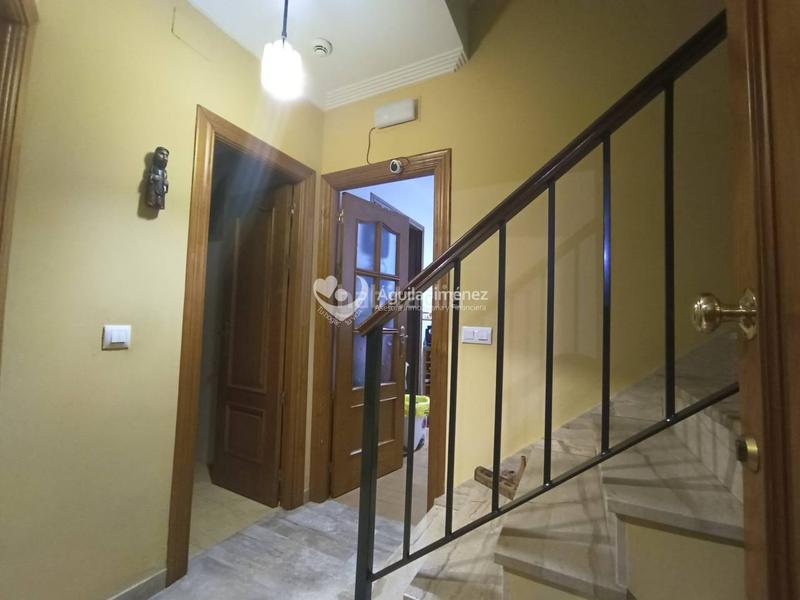 Foto c6e78719-6213-44c3-bbf8-808a36077c18. Semi detached house with heating parking in Nueva Alcalá Alcalá de Guadaira