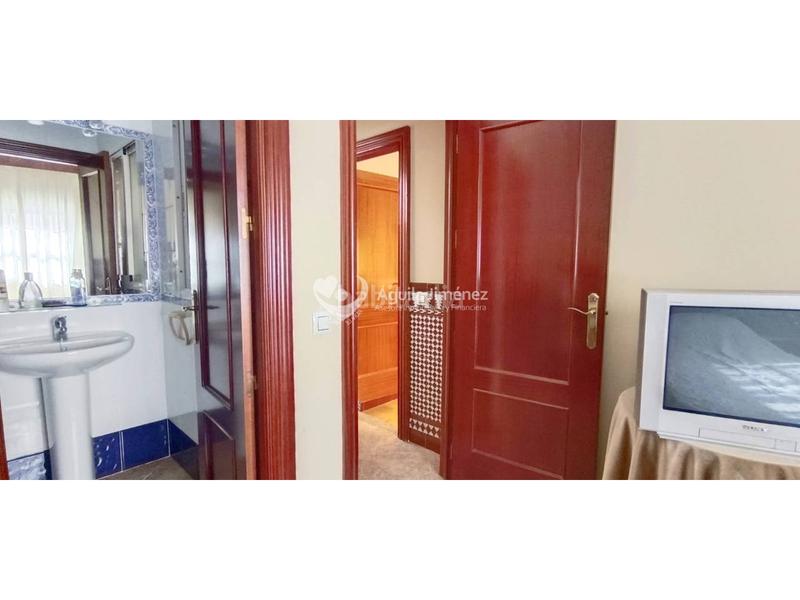 Foto 576dff56-b9ad-484a-b43d-eb11c70b759d. House with heating parking in La Paz Alcalá de Guadaira