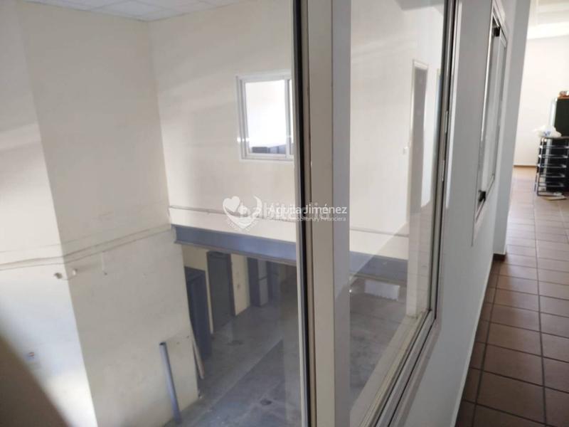 Foto 3c2838cb-9069-4ef8-96d9-054d4b8672f9. Industrial building with heating in La Paz Alcalá de Guadaira