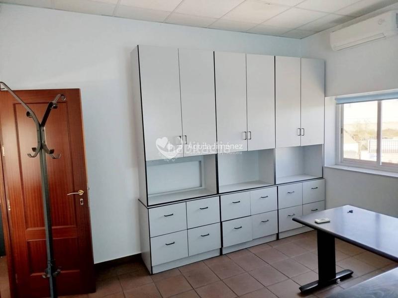 Foto 4bea1348-9462-4091-b3e1-ba13a2bf8475. Industrial building with heating in La Paz Alcalá de Guadaira