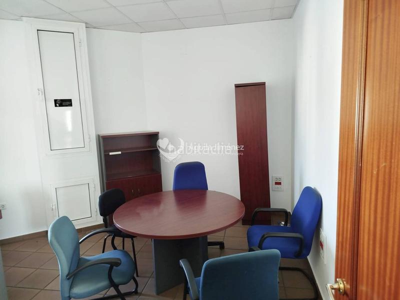 Foto b6689fd3-fd1e-449c-9beb-65f231f91030. Industrial building with heating in La Paz Alcalá de Guadaira