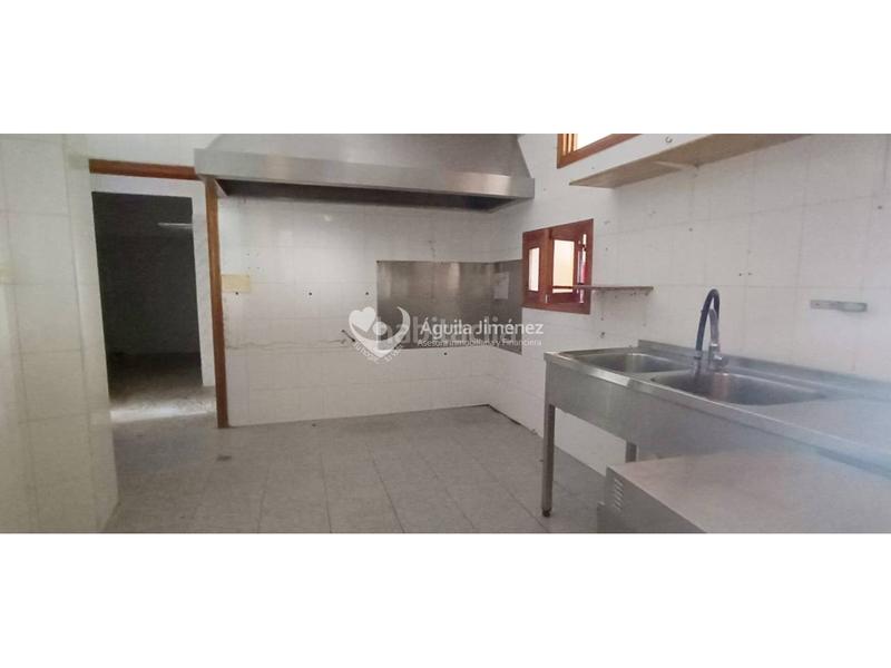 Foto 4f1069c1-60ca-4aa9-a703-c7b84060b2f3. Local comercial a Centro Alcalá de Guadaira