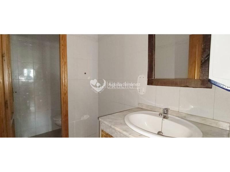 Foto 7cfc51e9-af3b-4e80-ad8a-e4d78a8da5cd. Local comercial a Centro Alcalá de Guadaira