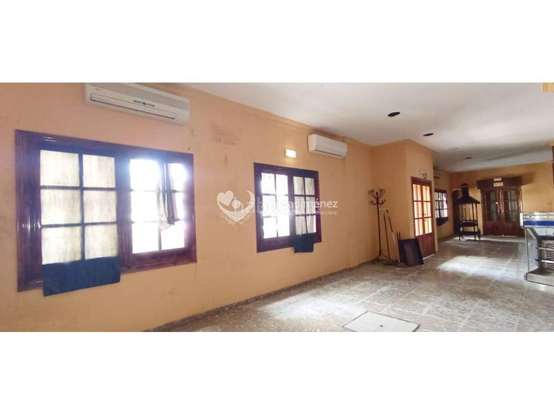 Foto a5e85e7c-4c10-4098-b685-1537bf2f3ea9. Local comercial a Centro Alcalá de Guadaira